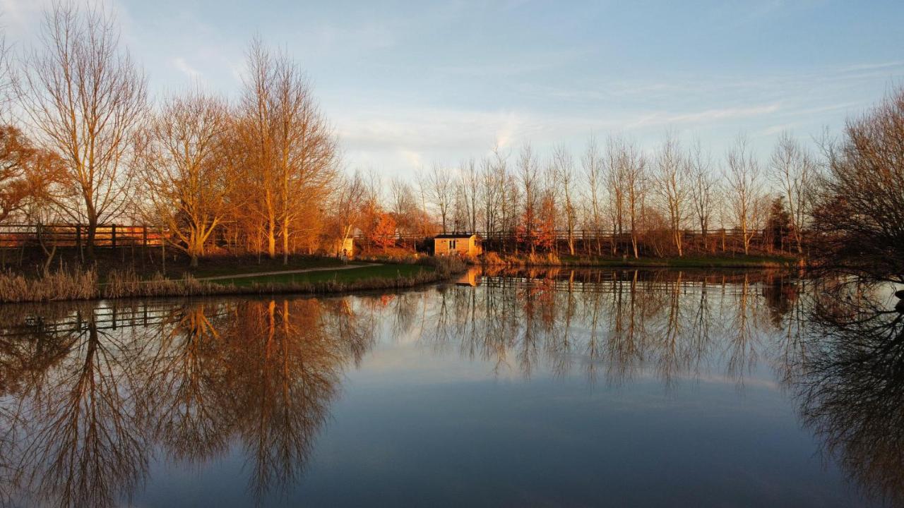 Campsite Luxury Shepherds Hut - The Sweet Pea By The